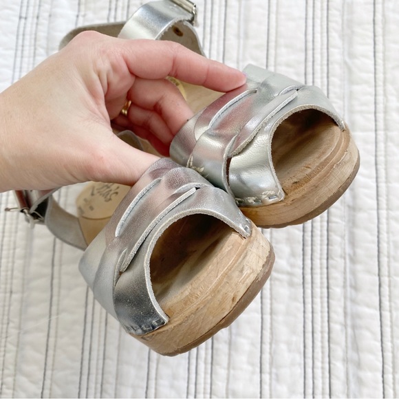 Lotta From Stockholm Peep Toe Clogs Silver Leather
Wooden Block Heel Size 35 5 - Picture 8 of 10